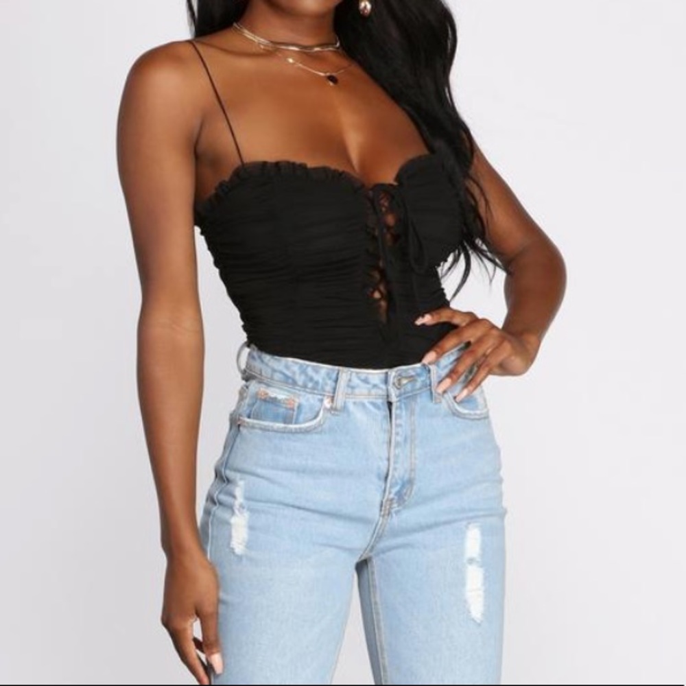 Black Sweetheart Neckline Ruched Bodysuit